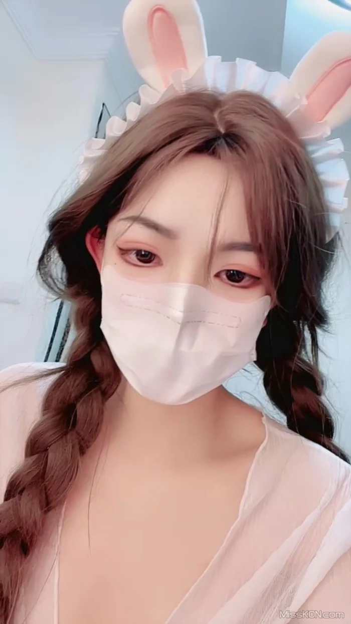 顾只只(苏晴): 甜御完美结合的喷水姬女神视频合集 #07 (37 photos + 3 videos)