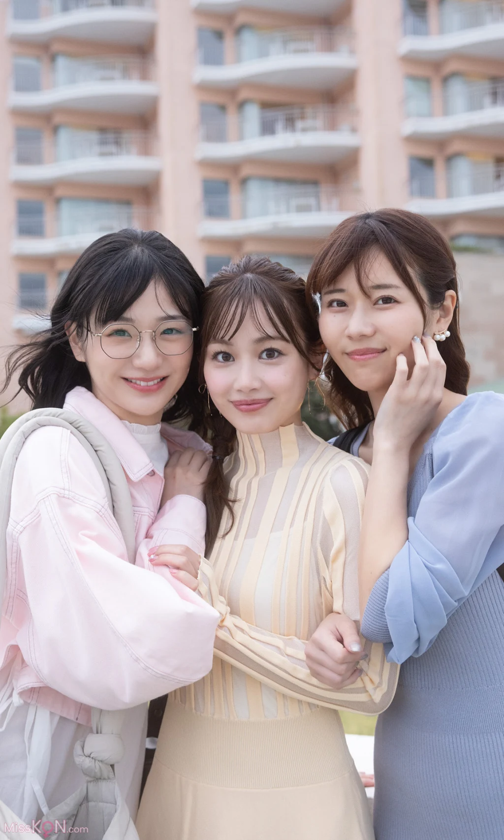 [JP] Kasumi Hasegawa (長谷川かすみ) & Yui Ito (伊藤優衣) & Yuki Mizuhara (水原ゆき):【デジタル限定】『俺達のあざす。』写真集「会社の同僚3人と社員研修で温泉旅館に来た結果」 (週プレ PHOTO BOOK) (82 photos)