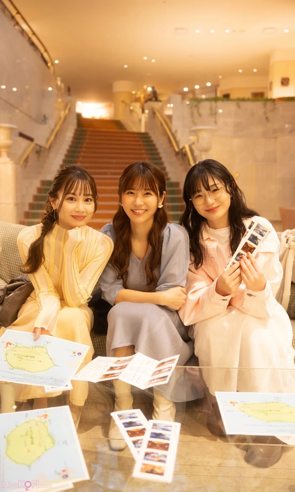 [JP] Kasumi Hasegawa (長谷川かすみ) & Yui Ito (伊藤優衣) & Yuki Mizuhara (水原ゆき):【デジタル限定】『俺達のあざす。』写真集「会社の同僚3人と社員研修で温泉旅館に来た結果」 (週プレ PHOTO BOOK) (82 photos)