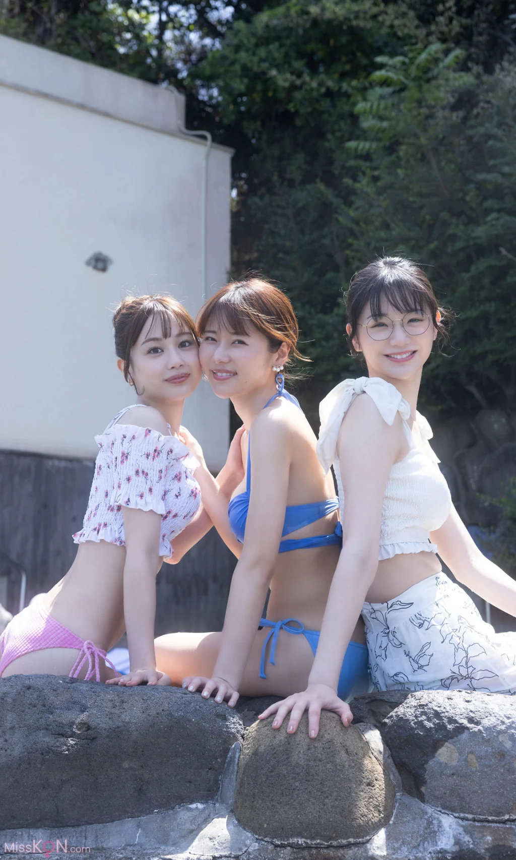 [JP] Kasumi Hasegawa (長谷川かすみ) & Yui Ito (伊藤優衣) & Yuki Mizuhara (水原ゆき):【デジタル限定】『俺達のあざす。』写真集「会社の同僚3人と社員研修で温泉旅館に来た結果」 (週プレ PHOTO BOOK) (82 photos)