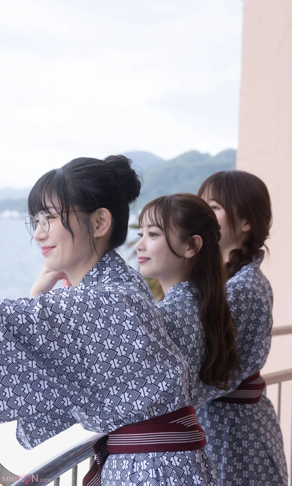 [JP] Kasumi Hasegawa (長谷川かすみ) & Yui Ito (伊藤優衣) & Yuki Mizuhara (水原ゆき):【デジタル限定】『俺達のあざす。』写真集「会社の同僚3人と社員研修で温泉旅館に来た結果」 (週プレ PHOTO BOOK) (82 photos) – Page 3