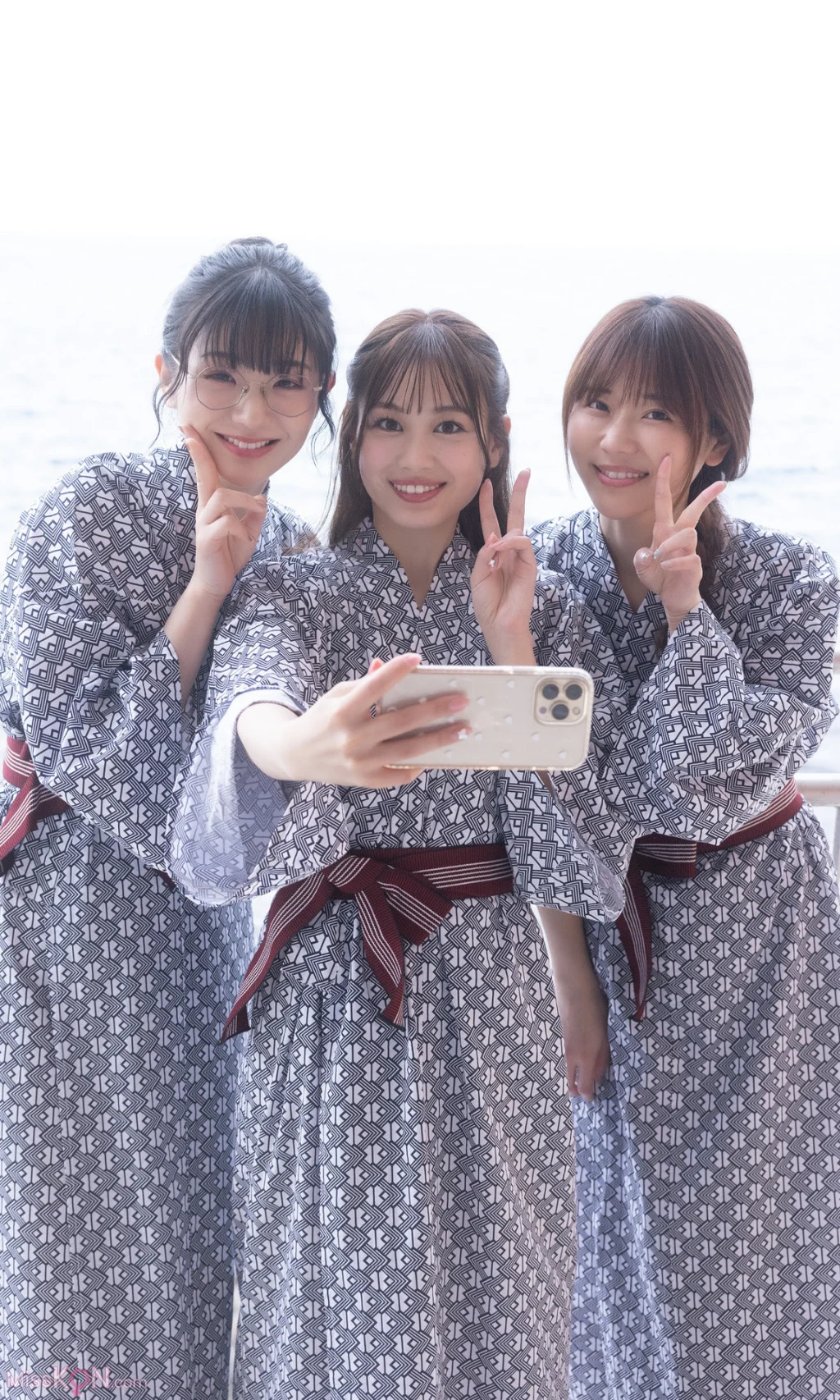 [JP] Kasumi Hasegawa (長谷川かすみ) & Yui Ito (伊藤優衣) & Yuki Mizuhara (水原ゆき):【デジタル限定】『俺達のあざす。』写真集「会社の同僚3人と社員研修で温泉旅館に来た結果」 (週プレ PHOTO BOOK) (82 photos) – Page 3
