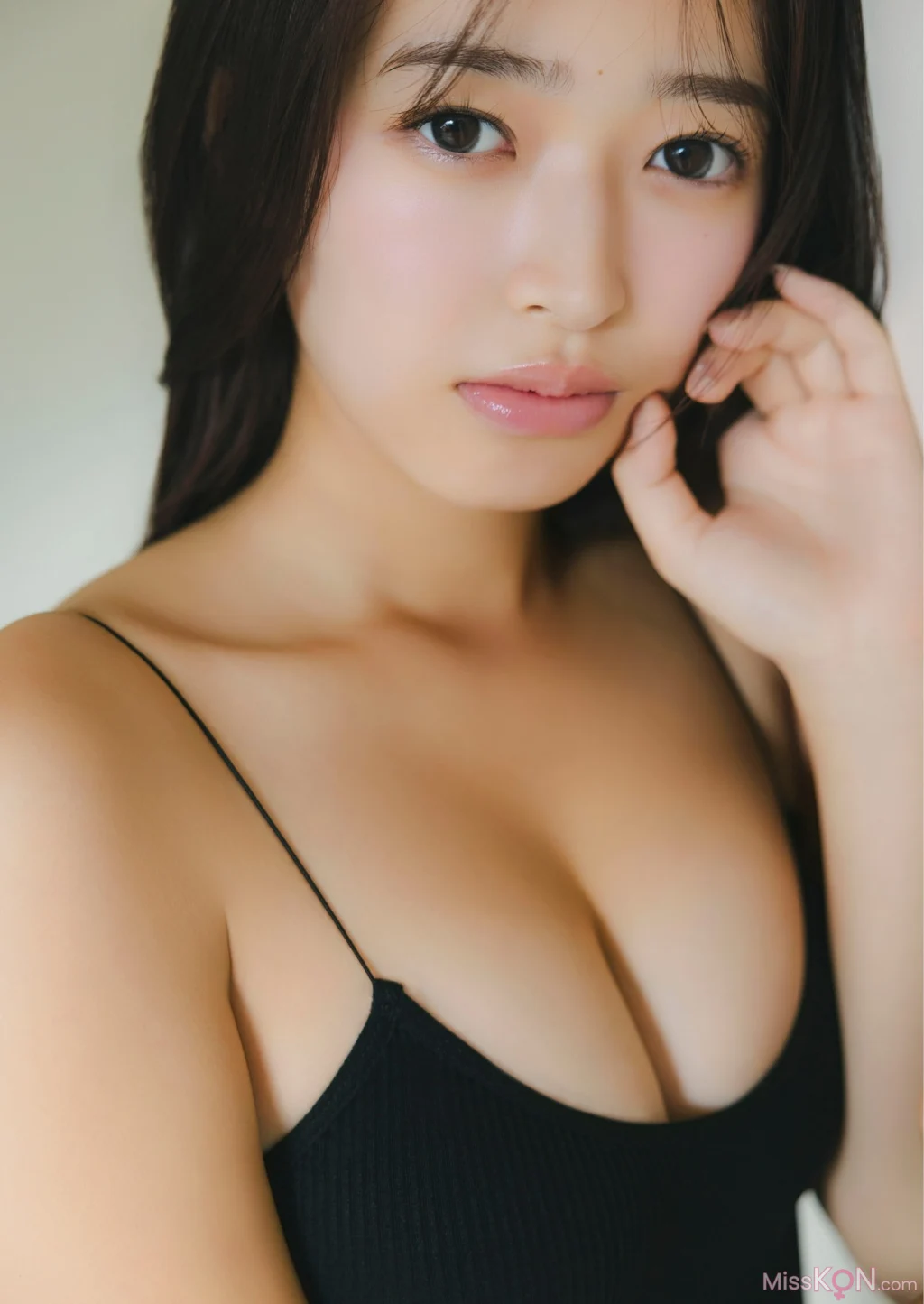 [JP] Kuroe Koharu (黒江こはる):【デジタル限定 YJ PHOTO BOOK】写真集「キラキラ輝く瞳」 (59 photos)