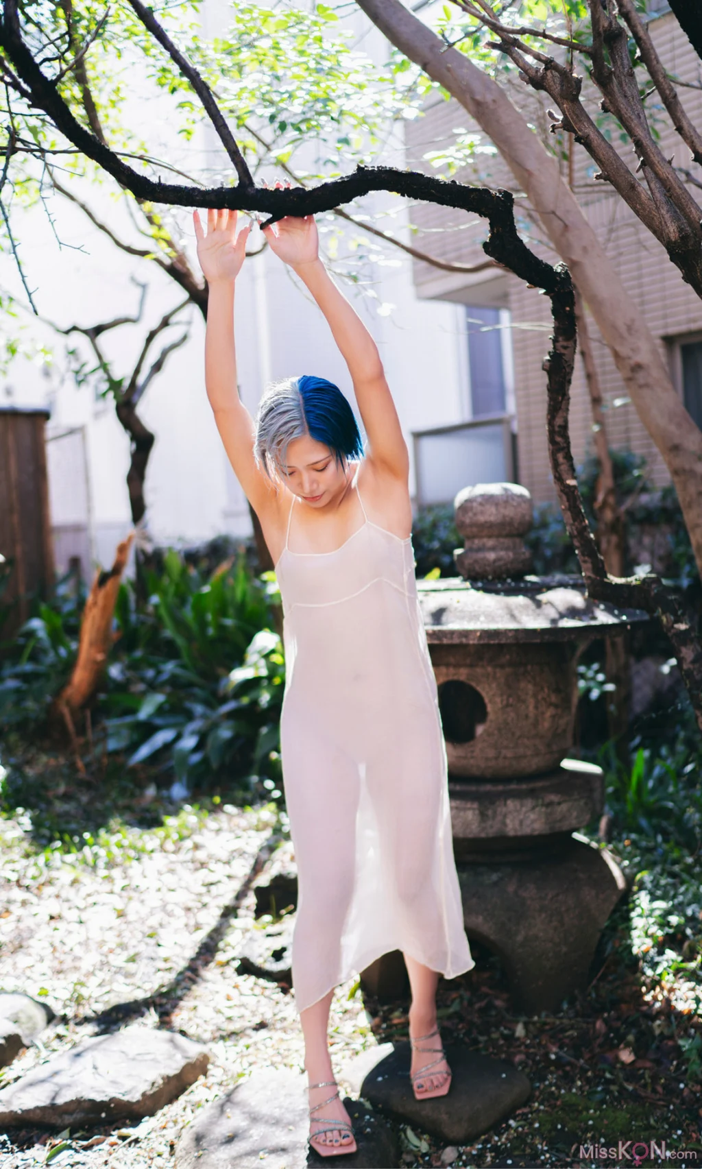 [JP] 信子 (ぱーてぃーちゃん): 【デジタル限定】写真集「抱いて・・・」 週プレ PHOTO BOOK (56 photos)