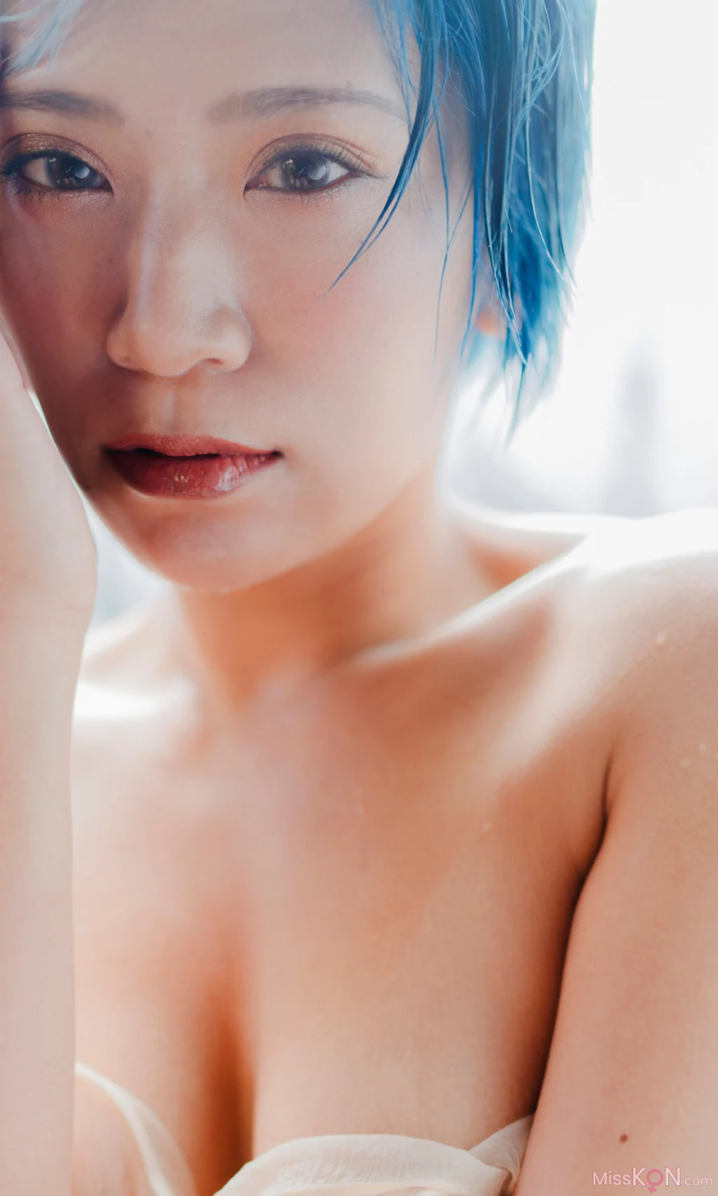 [JP] 信子 (ぱーてぃーちゃん): 【デジタル限定】写真集「抱いて・・・」 週プレ PHOTO BOOK (56 photos)