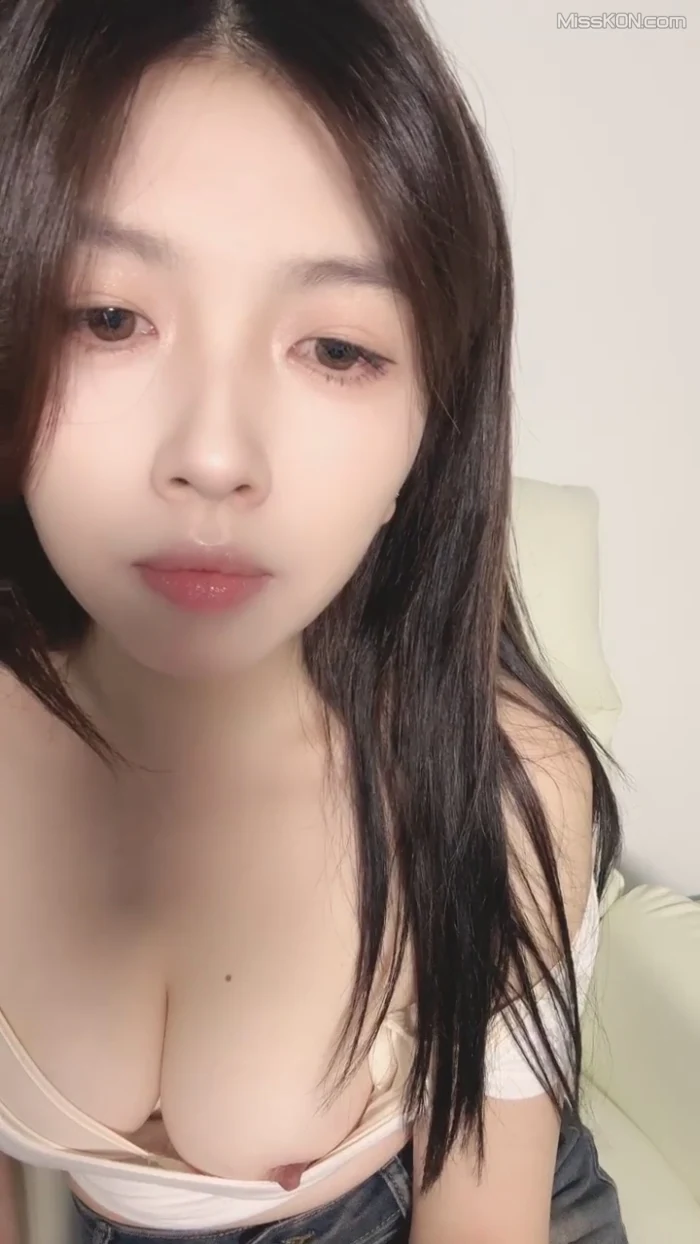 豆豆姐姐: 白月光女神 绝世容颜 全尺度私拍 (49 photos + 6 videos)