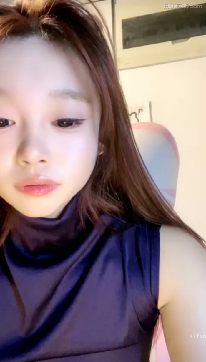 宝宝: 翘臀妹骚舞顶胯诱惑 (32 photos + 5 videos)
