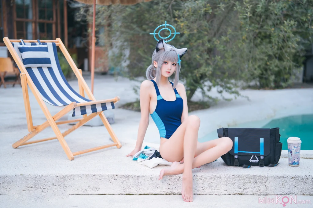 Coser@九柒喵: 蔚蓝档案 砂狼白子泳装 (34 photos)