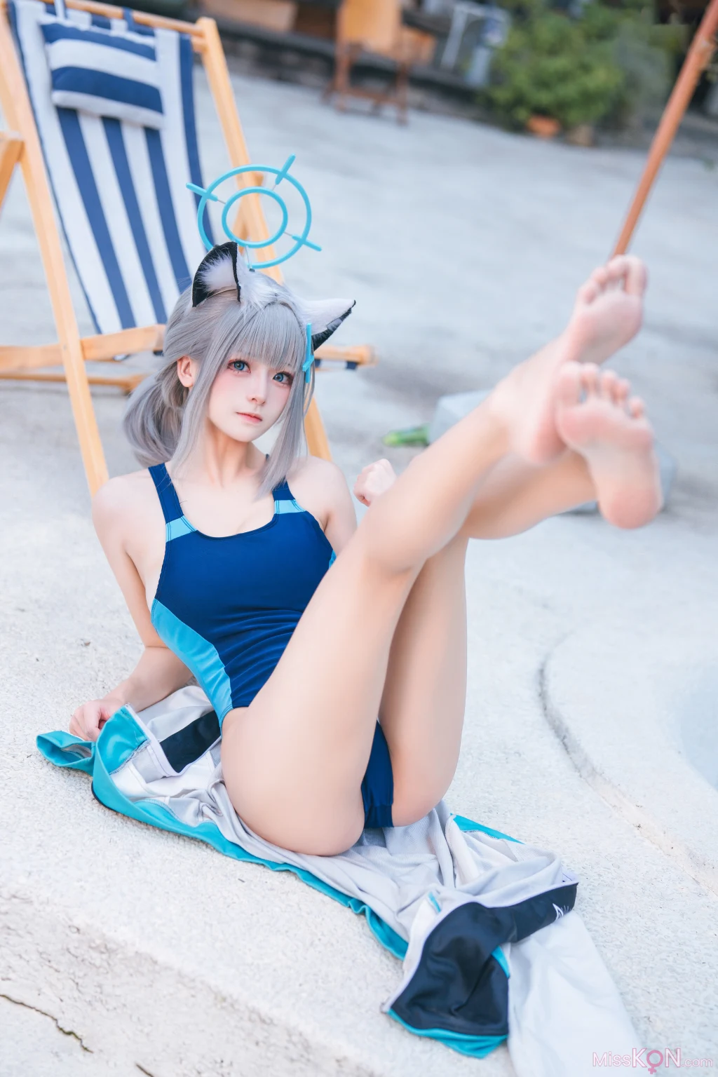 Coser@九柒喵: 蔚蓝档案 砂狼白子泳装 (34 photos)