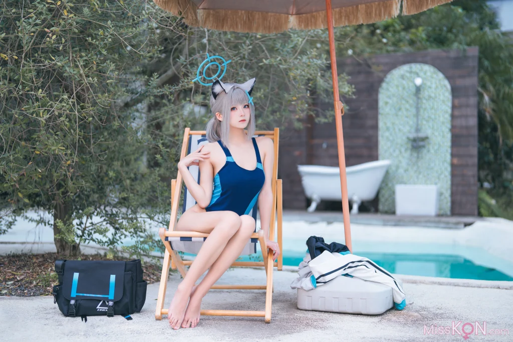 Coser@九柒喵: 蔚蓝档案 砂狼白子泳装 (34 photos)