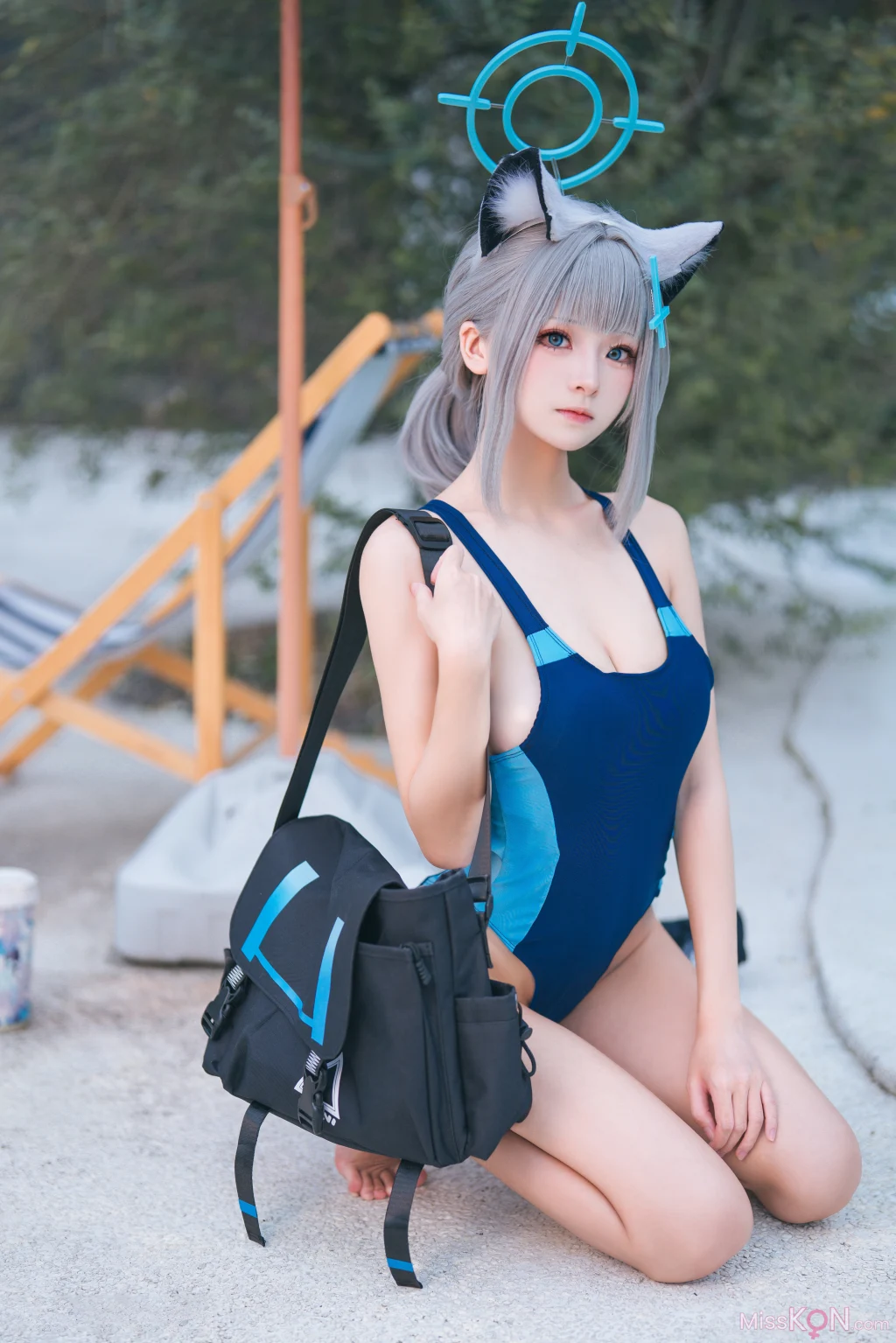 Coser@九柒喵: 蔚蓝档案 砂狼白子泳装 (34 photos)