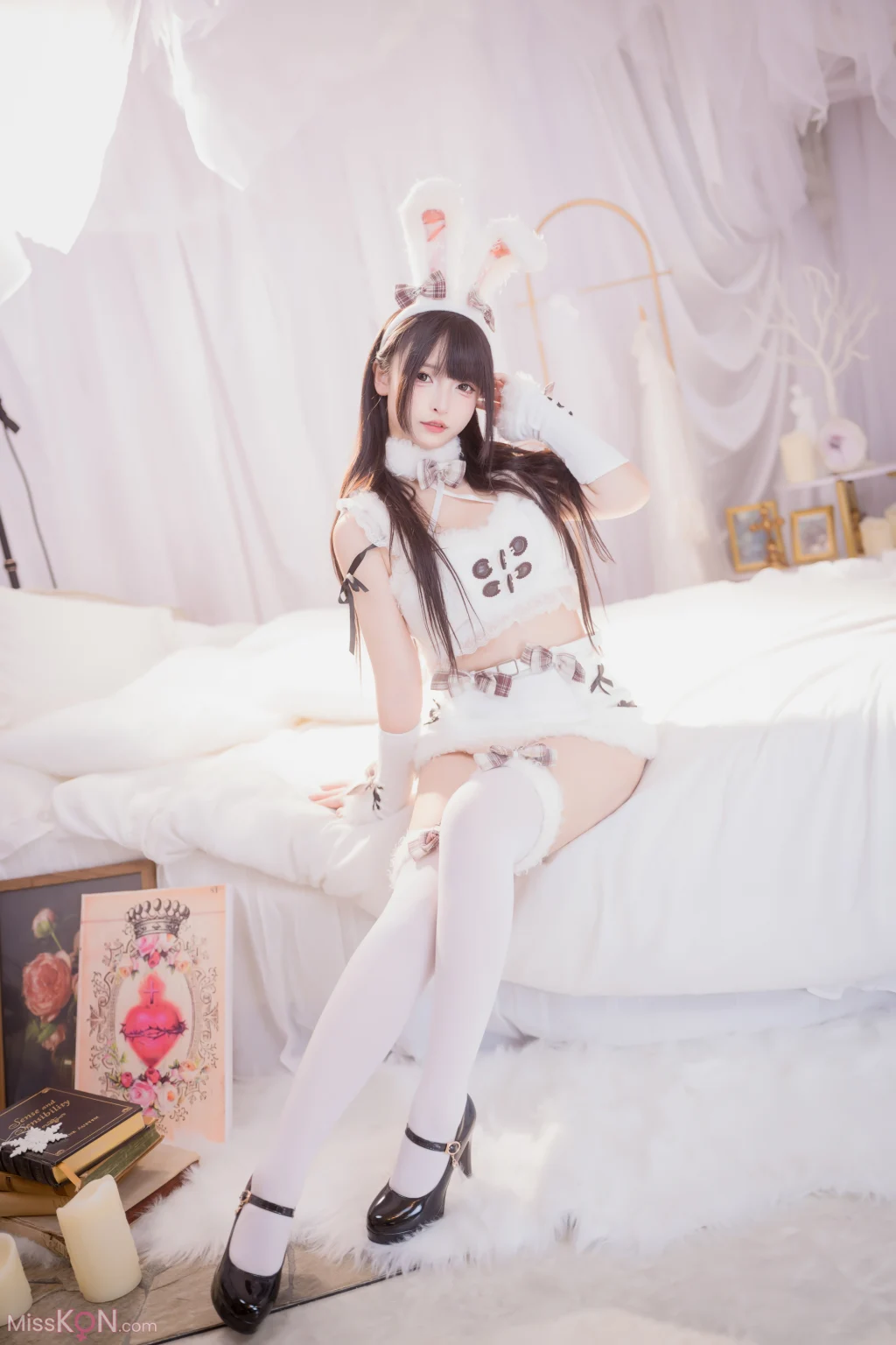 Coser@神楽坂真冬: 毛绒白兔 (75 photos + 2 videos)
