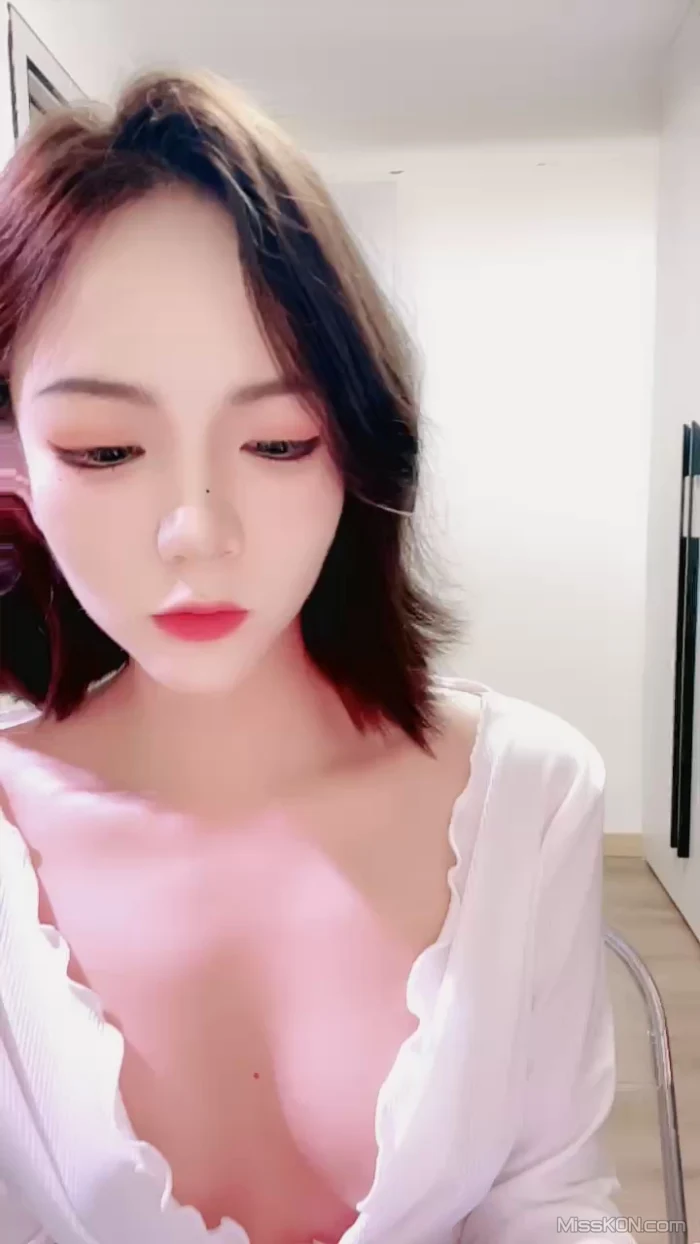 顾只只(苏晴): 甜御完美结合的喷水姬女神视频合集 #09 (28 photos + 3 videos)