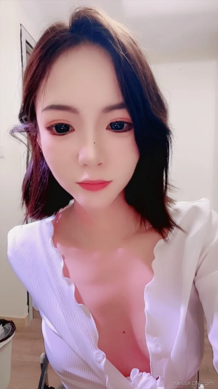 顾只只(苏晴): 甜御完美结合的喷水姬女神视频合集 #09 (28 photos + 3 videos)