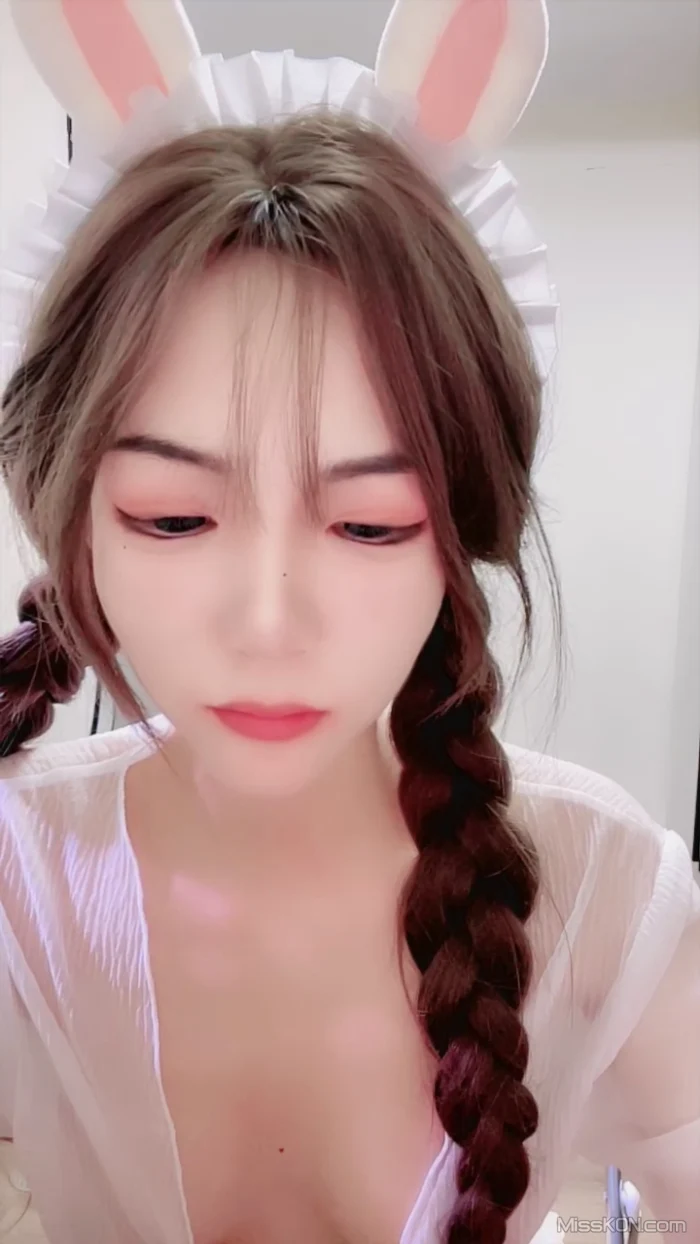 顾只只(苏晴): 甜御完美结合的喷水姬女神视频合集 #09 (28 photos + 3 videos) – Page 2