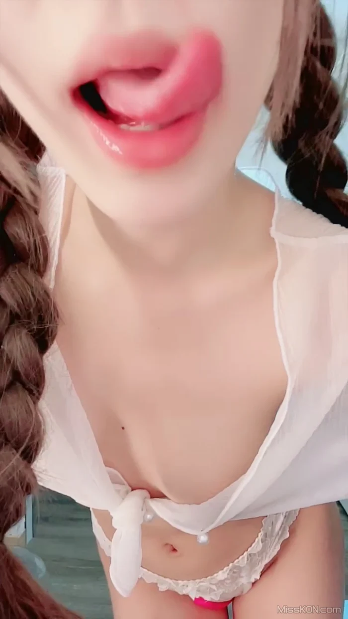 顾只只(苏晴): 甜御完美结合的喷水姬女神视频合集 #09 (28 photos + 3 videos) – Page 2