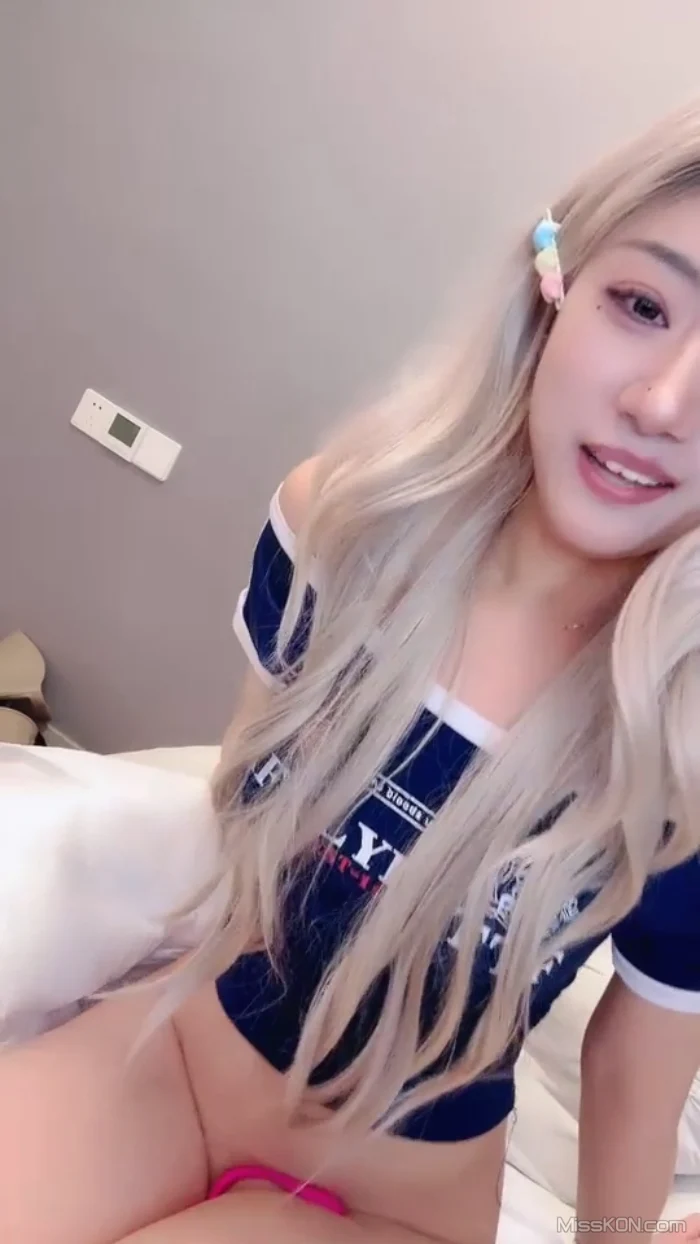 沈书瑶: 超级美人下海 新人道具首秀 狂喷水 (44 photos + 5 videos)