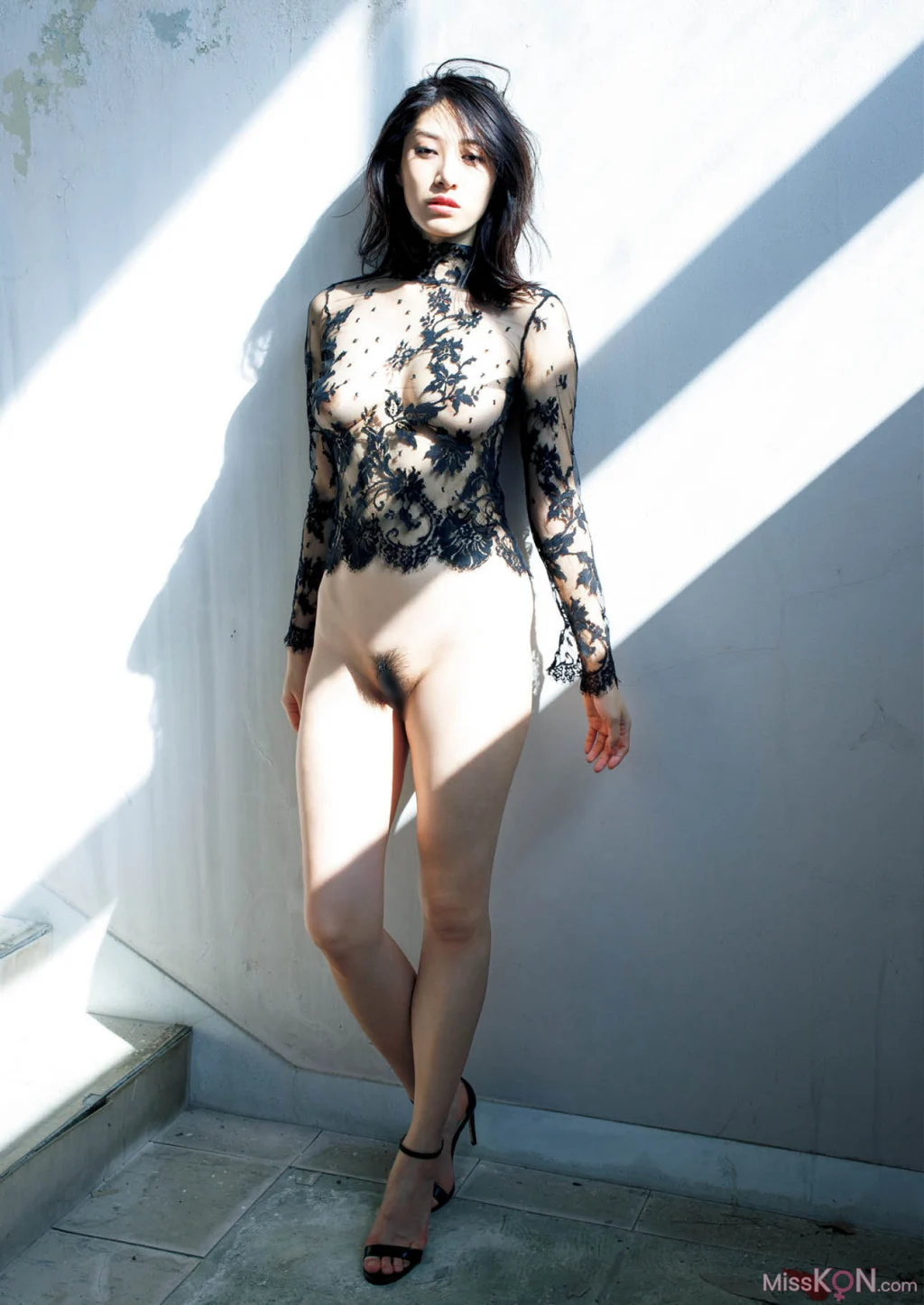 [JP] Someya Yuka (染谷有香): 染谷有香ヌード写真集「赤いアルバム 2015-2025」 (195 photos)