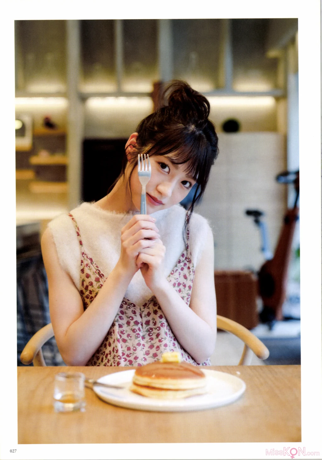 [JP] Yumi Wakatsuki (若月佑美): 1stフォトエッセイ『履きなれない靴を履き潰すまで』 (132 photos)