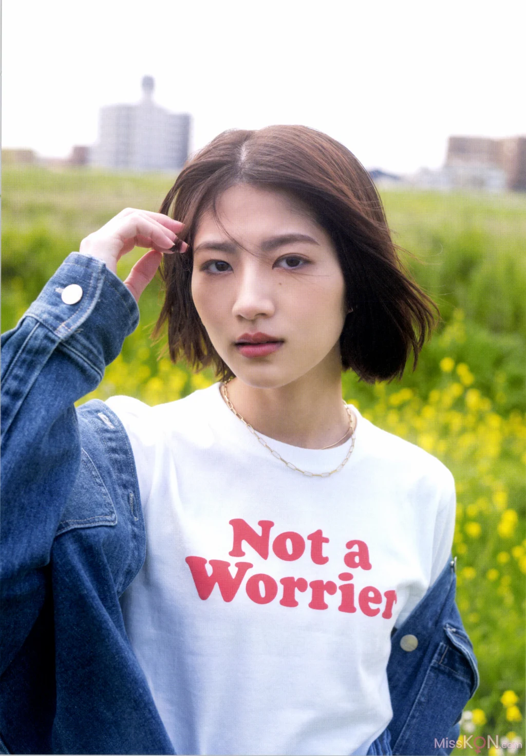 [JP] Yumi Wakatsuki (若月佑美): 1stフォトエッセイ『履きなれない靴を履き潰すまで』 (132 photos)