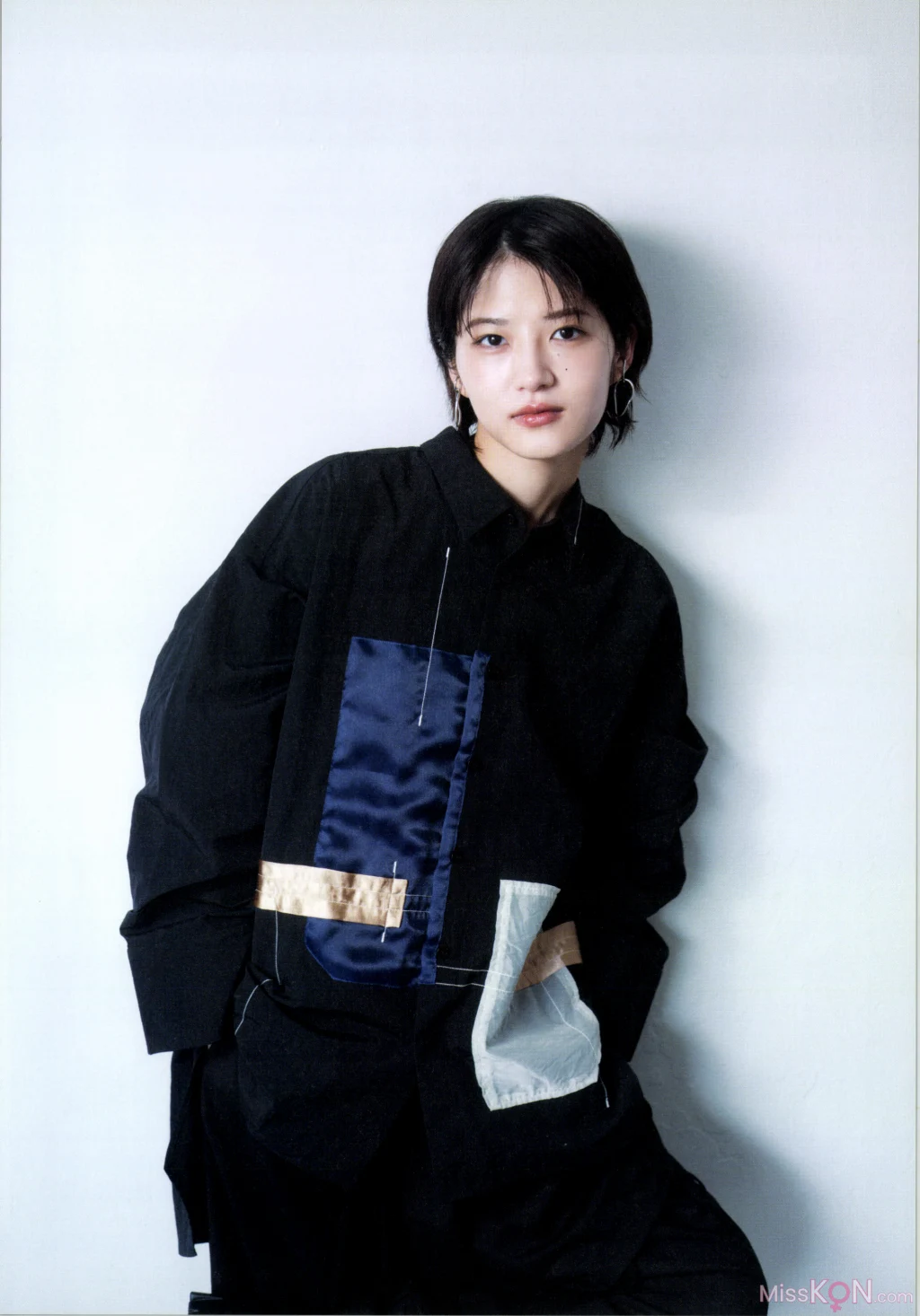 [JP] Yumi Wakatsuki (若月佑美): 1stフォトエッセイ『履きなれない靴を履き潰すまで』 (132 photos) – Page 2
