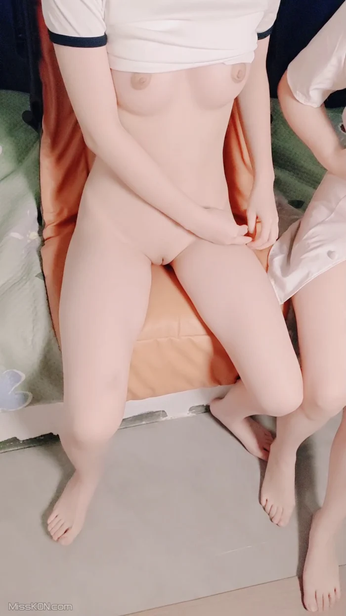 三个极品小姨子: 半糖女主播 白嫩巨乳来袭 三位天然美乳小姐姐的性福生活 #03 (50 photos + 4 videos) – Page 2