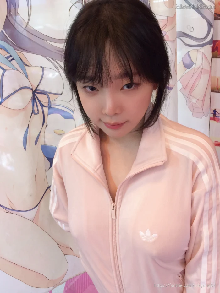Kang In-kyung (강인경): Dinner (33 photos + 1 video)