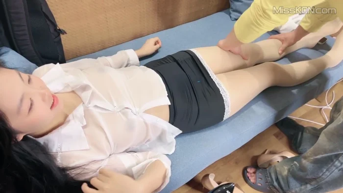 雯雯茜茜: 欲女双学妹 剧情演绎 勾引技师 外卖小哥 #01 (55 photos + 7 videos)