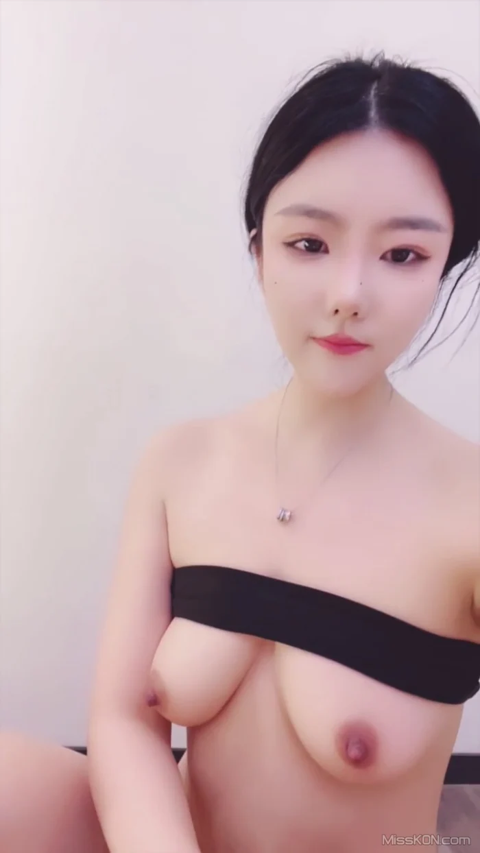 兔兔奶奶: 双气质女神 全尺度大秀录播 (40 photos + 3 videos)