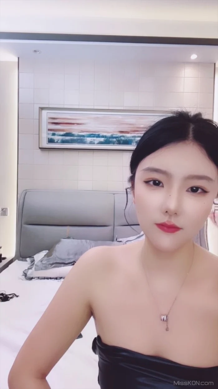 兔兔奶奶: 双气质女神 全尺度大秀录播 (40 photos + 3 videos) – Page 2