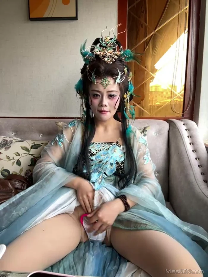 AsiaGoodLuck: 户外达人丝袜 公园 室内公共场所露出 长裙下塞跳蛋 #01 (61 photos + 10 videos)