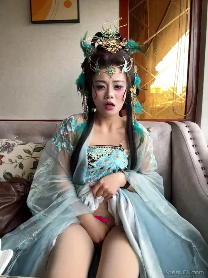 AsiaGoodLuck: 户外达人丝袜 公园 室内公共场所露出 长裙下塞跳蛋 #01 (61 photos + 10 videos)