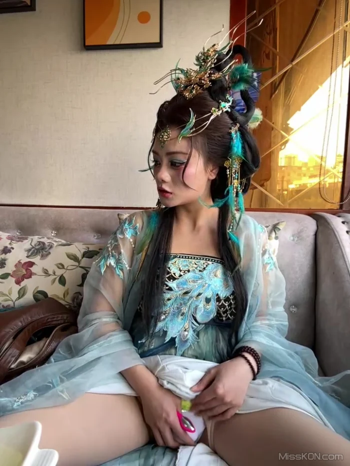AsiaGoodLuck: 户外达人丝袜 公园 室内公共场所露出 长裙下塞跳蛋 #01 (61 photos + 10 videos)