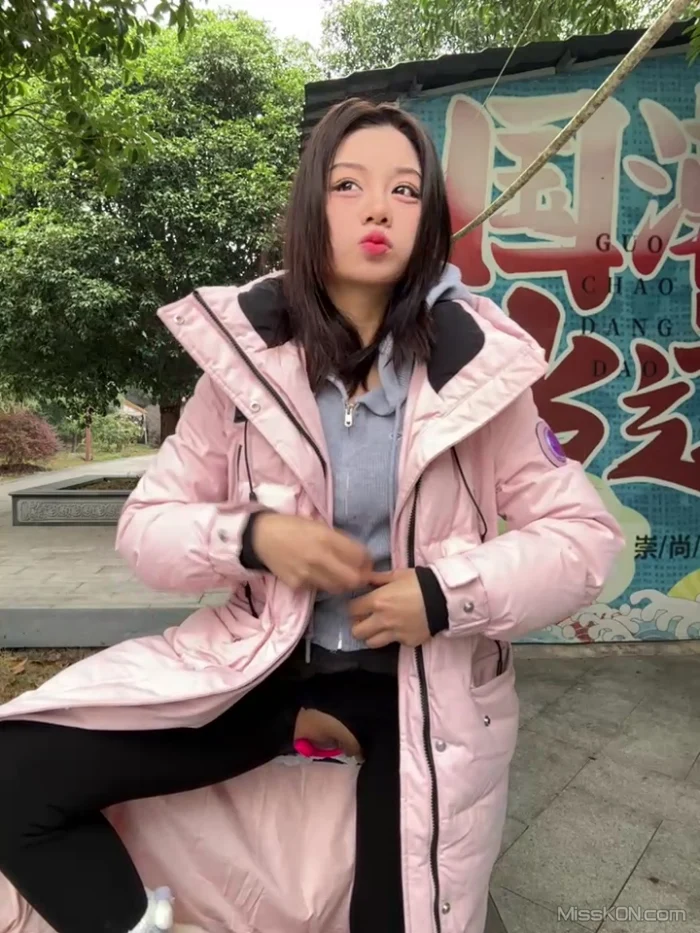 AsiaGoodLuck: 户外达人丝袜 公园 室内公共场所露出 长裙下塞跳蛋 #01 (61 photos + 10 videos) – Page 2