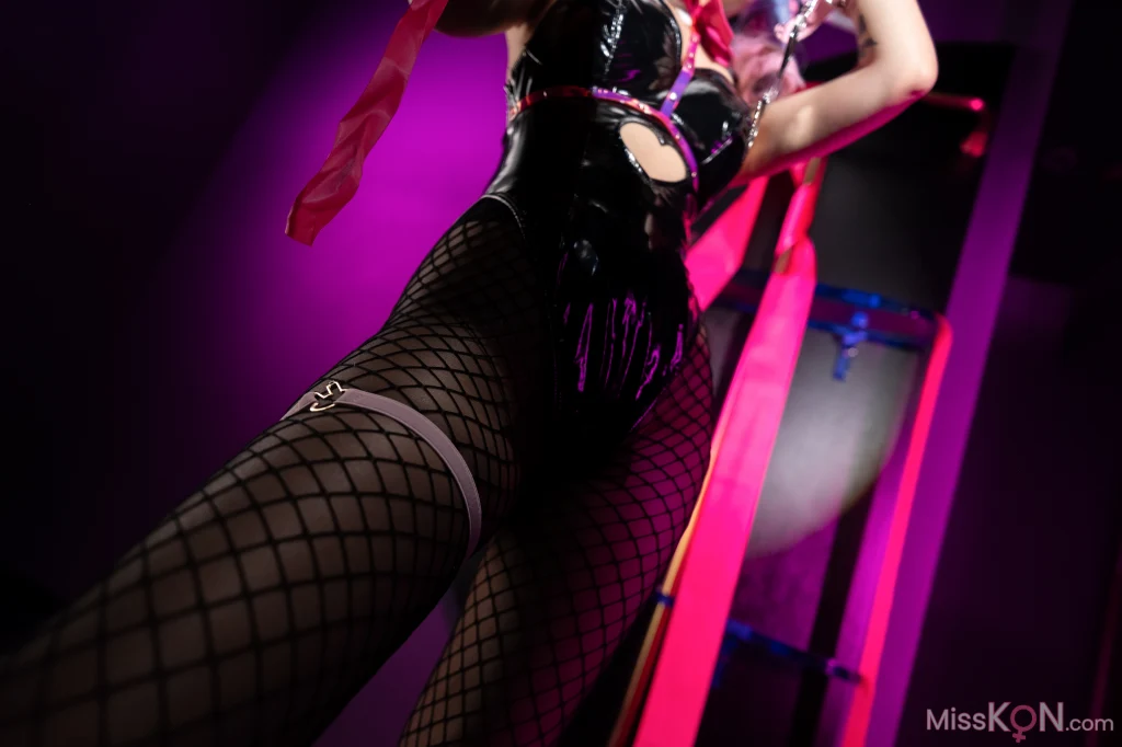 Coser@絞肉姬Walküre: 初音未来 兔子洞 (22 photos)