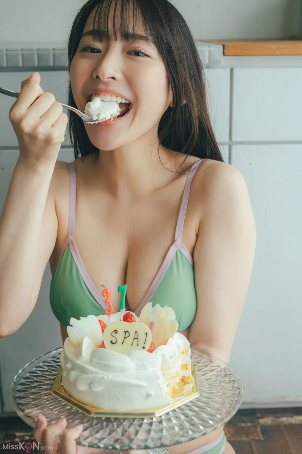 [JP] Kanami Takasaki (高崎かなみ):「セクシードール」SPA！デジタル写真集 (SPA！BOOKS) (76 photos)