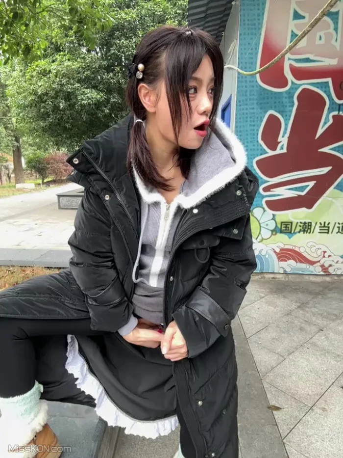 AsiaGoodLuck: 户外达人丝袜 公园 室内公共场所露出 长裙下塞跳蛋 #02 (38 photos + 7 videos)