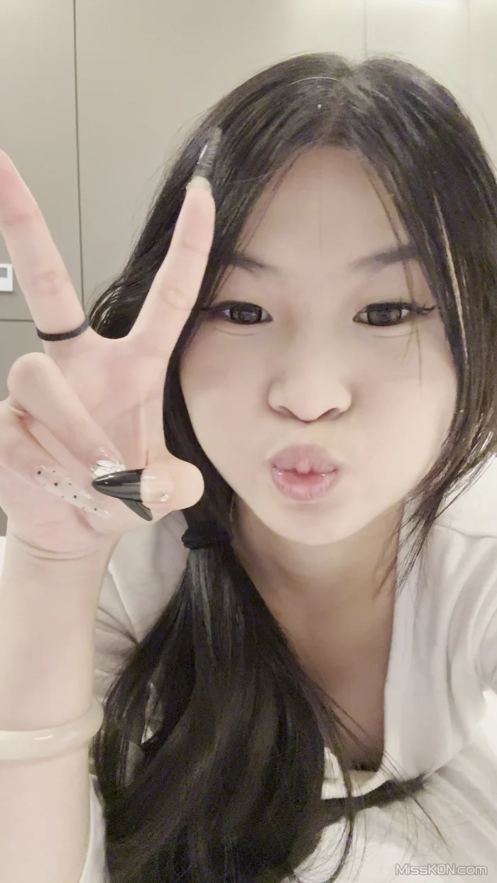 郭容: 顶级泄密 2026.02.01上海可爱小姐姐 #01 (38 photos + 16 videos)