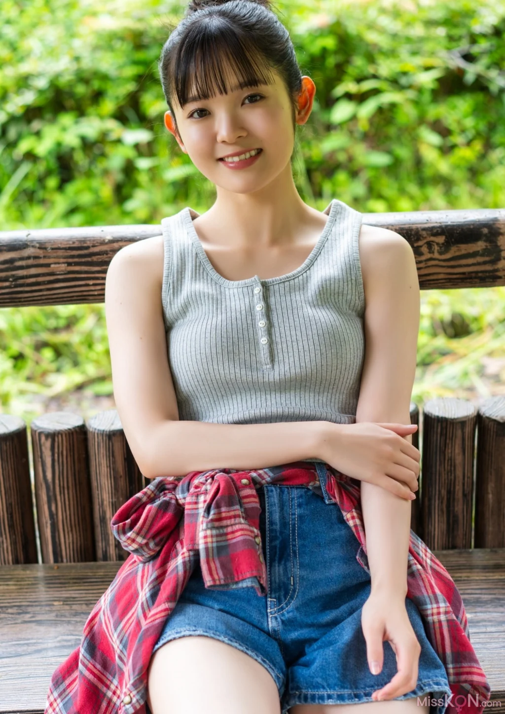 [JP] Nozomi Nirei (楡井希実):【デジタル限定 YJ PHOTO BOOK】写真集「初表紙で予測不能の爆発が起きた！」 (58 photos) – Page 2