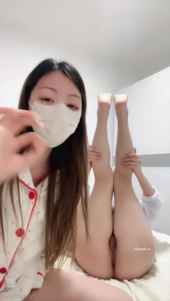 闺蜜至上: 四姐妹团播 裸舞诱惑 全尺度展示 详细讲解 (70 photos + 7 videos)