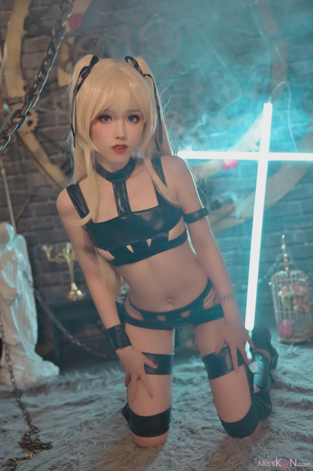 Coser@钛合金TiTi: 英梨梨束缚衣 (16 photos)