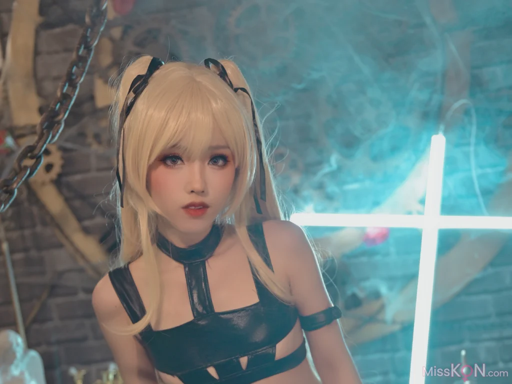 Coser@钛合金TiTi: 英梨梨束缚衣 (16 photos)