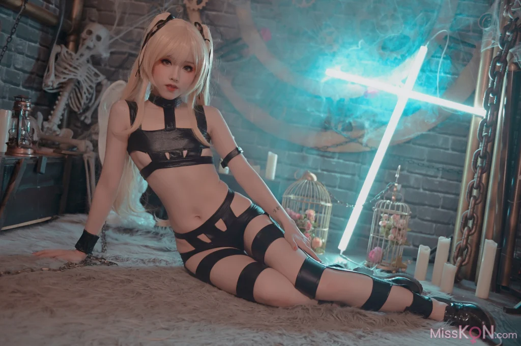 Coser@钛合金TiTi: 英梨梨束缚衣 (16 photos)