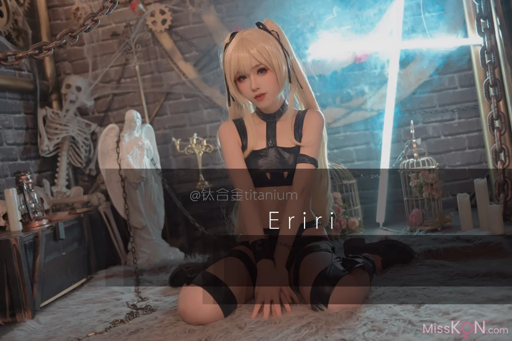 Coser@钛合金TiTi: 英梨梨束缚衣 (16 photos)