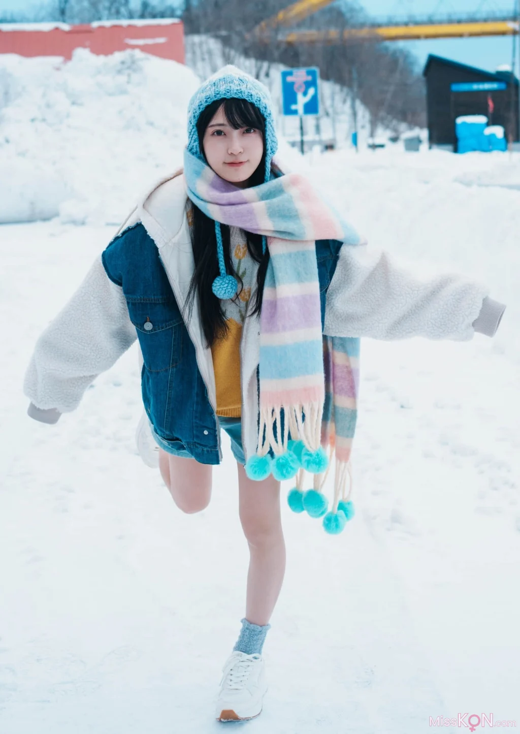 [JP] Airi Satō (佐藤綺星):【デジタル限定 YJ PHOTO BOOK】アザーカット集「おてんば赤ずきんちゃんとやさしいオオカミくん」 (56 photos)