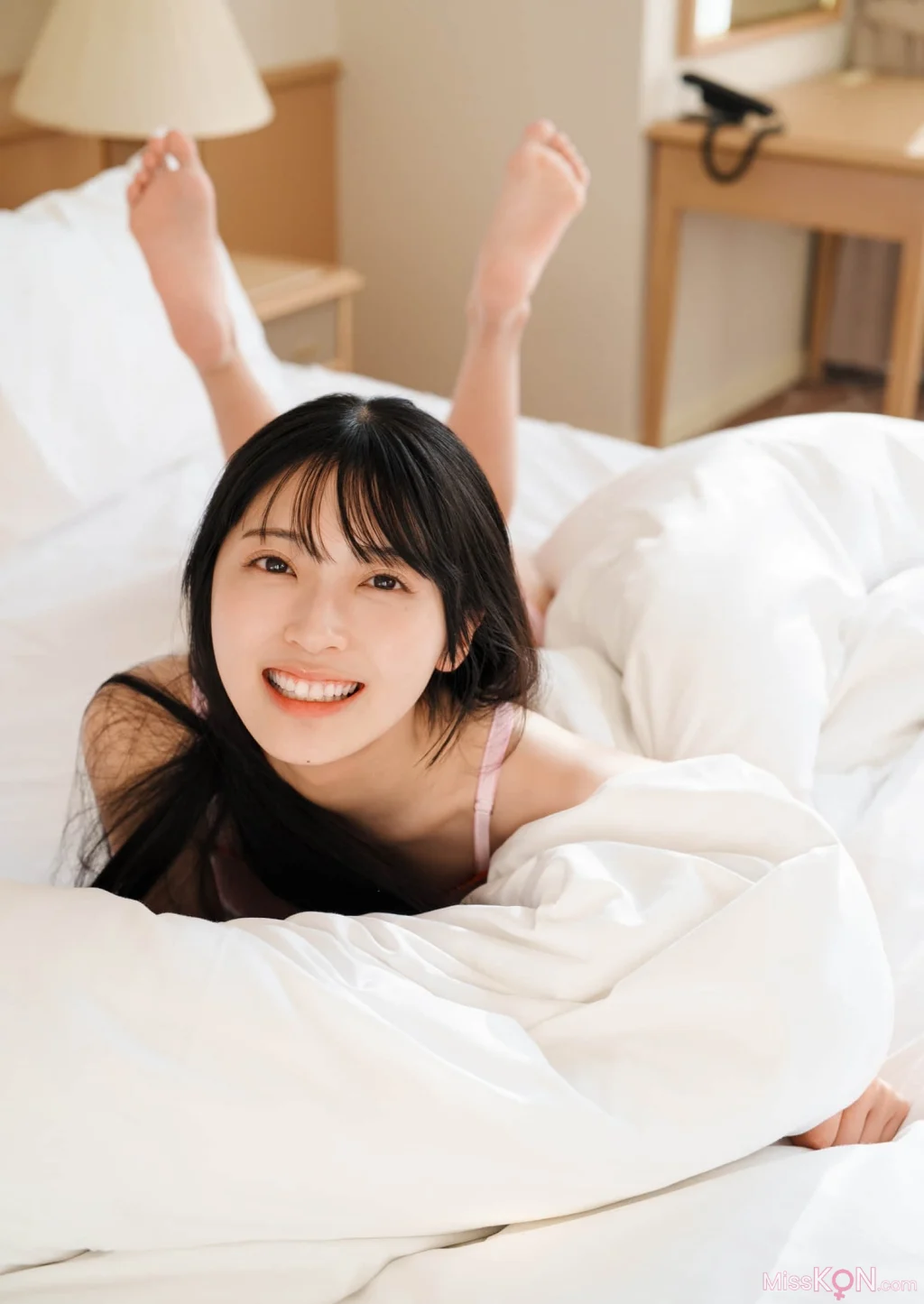 [JP] Airi Satō (佐藤綺星):【デジタル限定 YJ PHOTO BOOK】アザーカット集「おてんば赤ずきんちゃんとやさしいオオカミくん」 (56 photos)