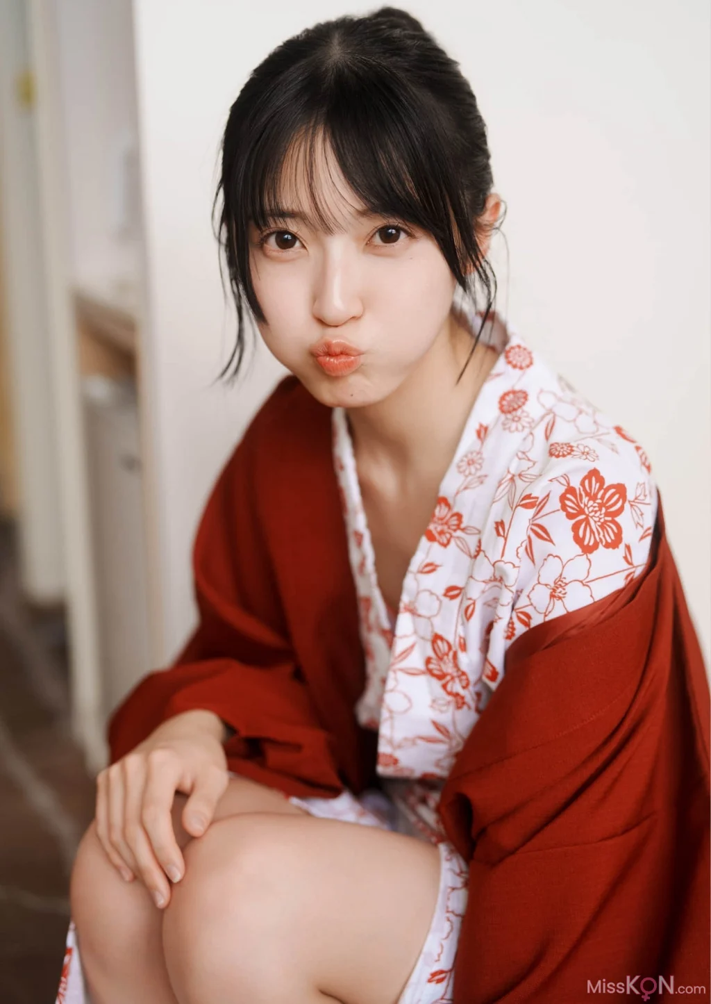 [JP] Airi Satō (佐藤綺星):【デジタル限定 YJ PHOTO BOOK】アザーカット集「おてんば赤ずきんちゃんとやさしいオオカミくん」 (56 photos)