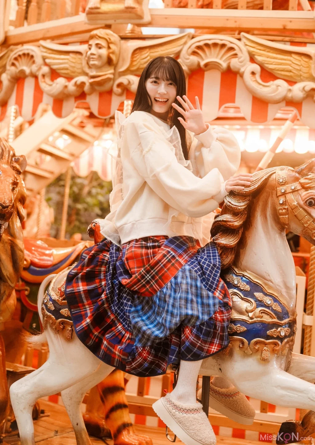 [JP] Airi Satō (佐藤綺星):【デジタル限定 YJ PHOTO BOOK】アザーカット集「おてんば赤ずきんちゃんとやさしいオオカミくん」 (56 photos) – Page 3