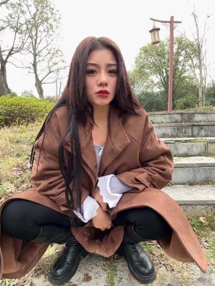 AsiaGoodLuck: 户外达人丝袜 公园 室内公共场所露出 长裙下塞跳蛋 #03 (62 photos + 10 videos)