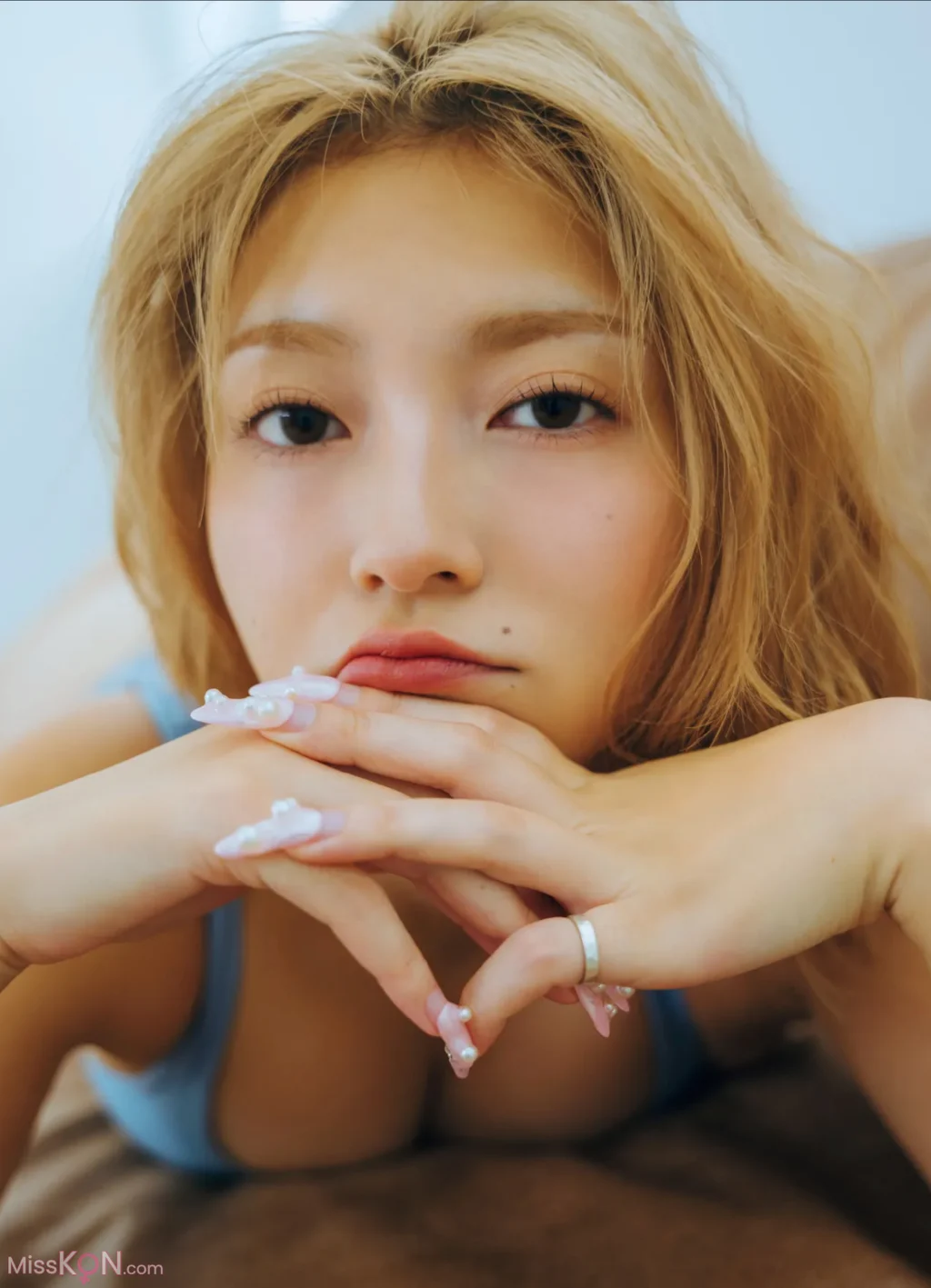 [JP] Otono Sakurai (櫻井おとの): FRIDAY GOLD 誘惑天使 + Other cut (18 photos)